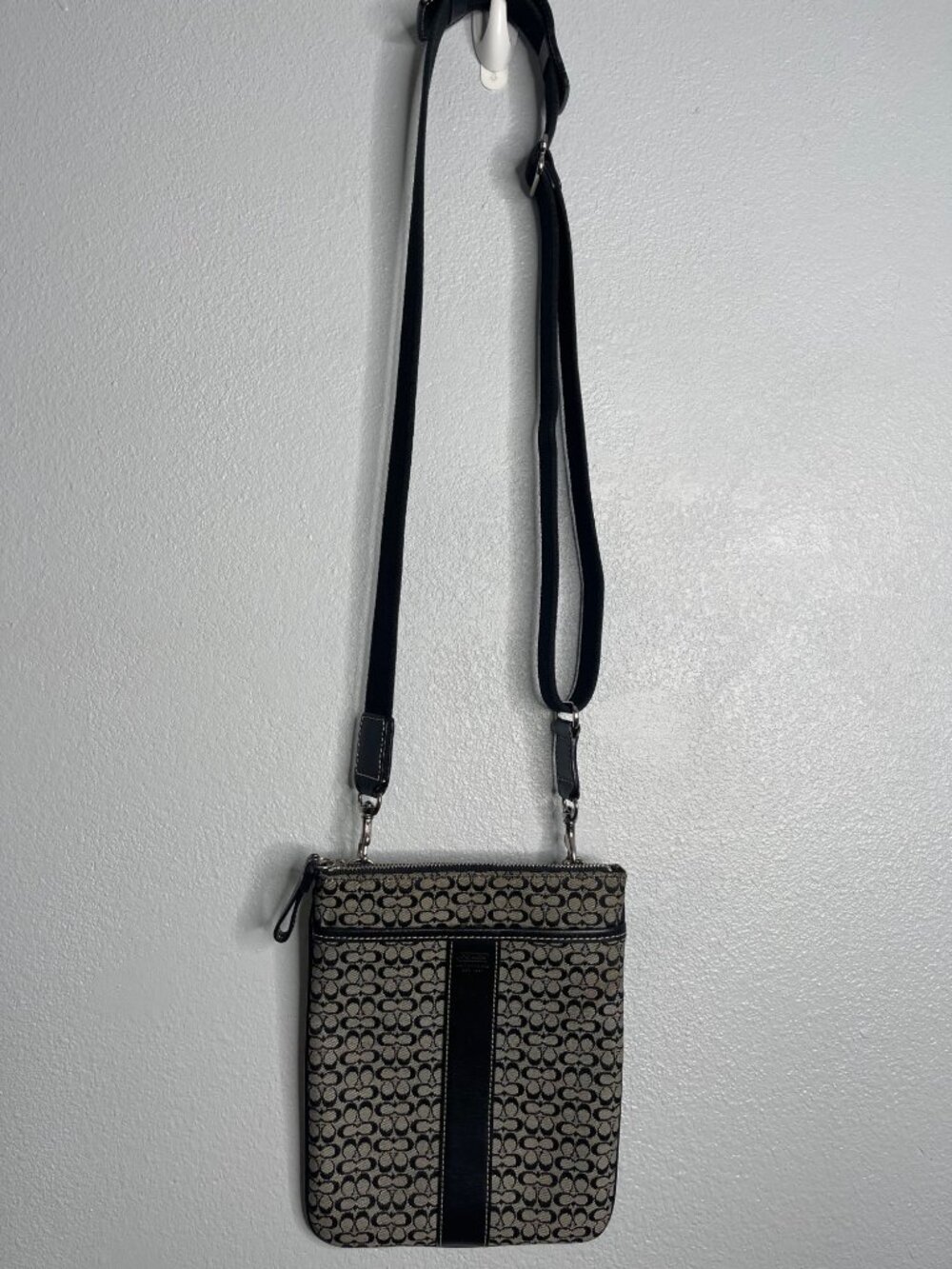 Coach Swingback Crossbody Bag Black Signature Print Leather Lightweight Travel - Picture 3 of 13